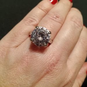 Stunning & Sparkly 6ctw Diamond Ring